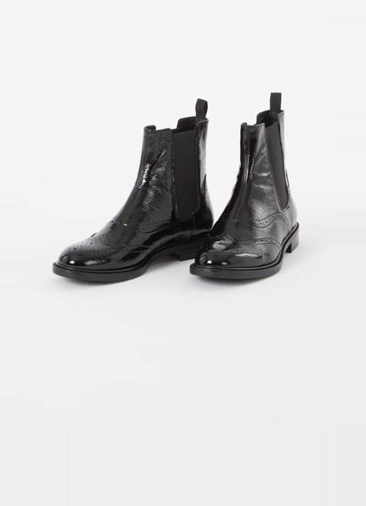 Vagabond Shoemakers Amina chelsea boot van lakleer met broque details - detail zwart