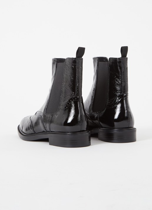 Vagabond Shoemakers Amina chelsea boot van lakleer met broque details - detail 2 zwart