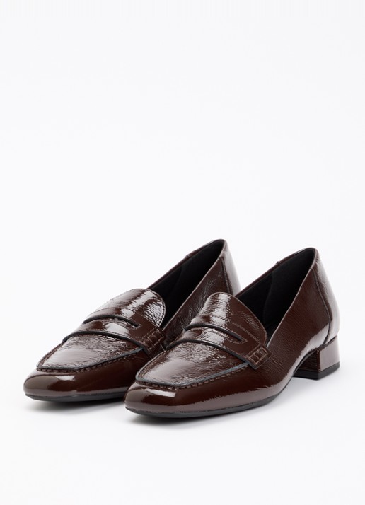 Vagabond Shoemakers Debbi loafer van leer met lakfinish - detail 2 donkerrood