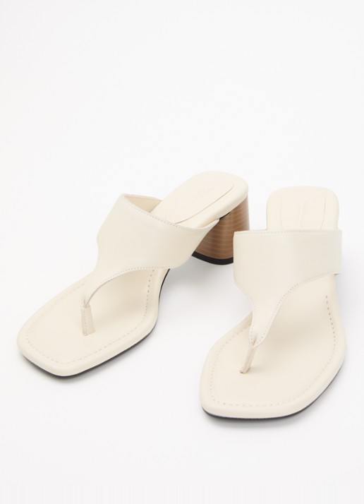 Vagabond Shoemakers Evie muiltje van leer - detail creme