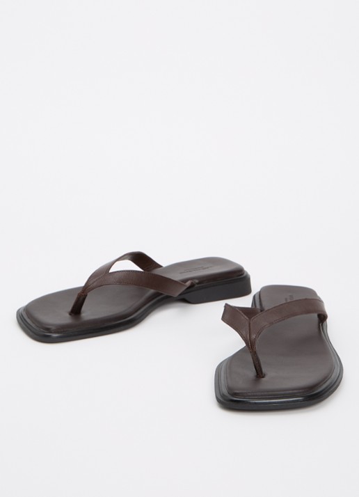 Vagabond Shoemakers Izzy slipper van leer - detail 2 donkerbruin