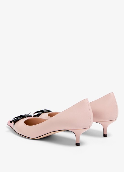 Valentino Garavani Bepointy pump van geitenleer met strikdetail - achterkant 4 oudroze