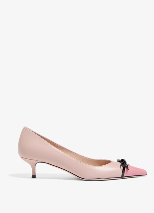 Valentino Garavani Bepointy pump van geitenleer met strikdetail - voorkant 5 oudroze