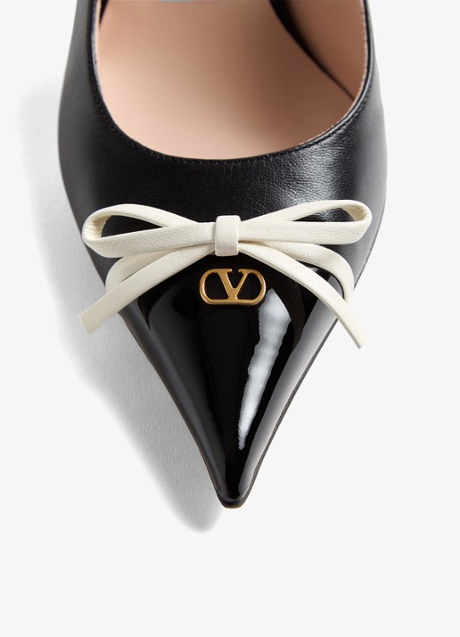 Valentino Garavani Bepointy slingback van leer met lakfinish - detail 6 zwart