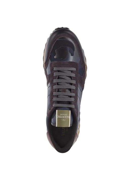 Valentino Garavani Camouflage Rockrunner sneaker van leer en suède - detail donkerblauw