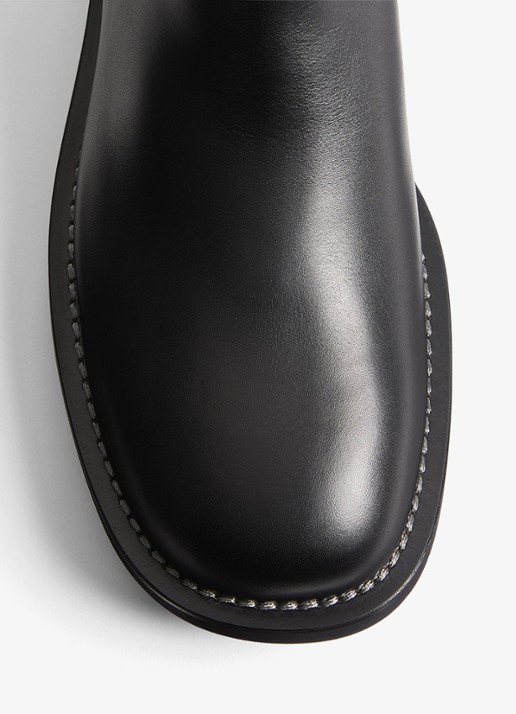 Valentino Garavani Chelsea boot van kalfsleer - detail 2 zwart
