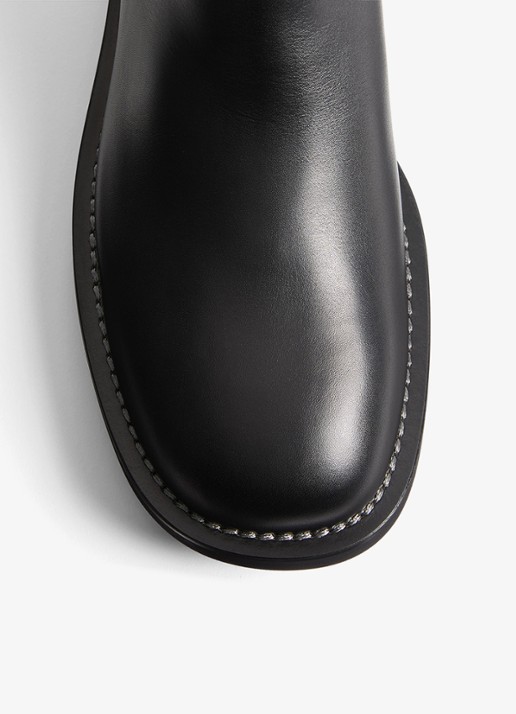 Valentino Garavani Chelsea boot van kalfsleer - detail 3 zwart