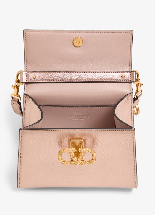 Valentino Garavani Mini handtas van kalfsleer met metallic finish - detail 3 roze