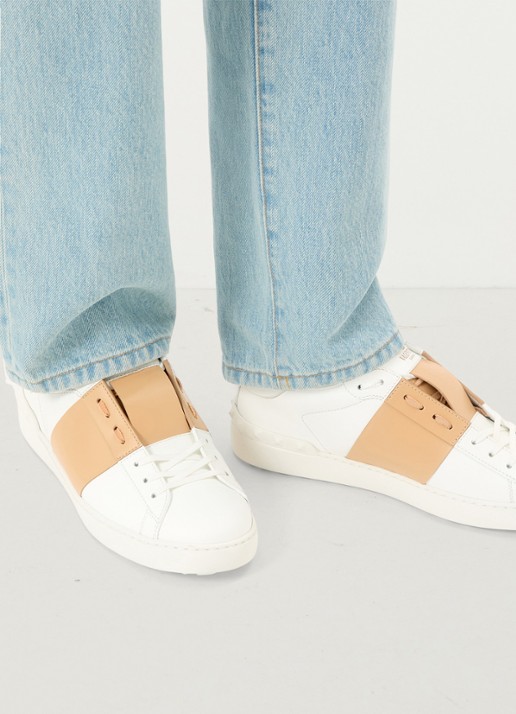Valentino Garavani Open sneaker van kalfsleer - voorkant 2 beige