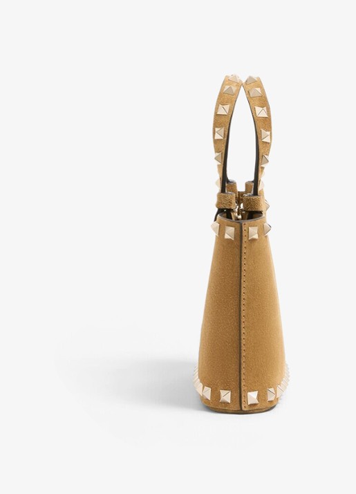 Valentino Garavani Rockstud mini handtas van suède - detail 2 camel