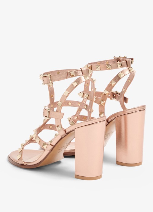 Valentino Garavani Rockstud sandalette van kalfsleer met studs - achterkant oudroze