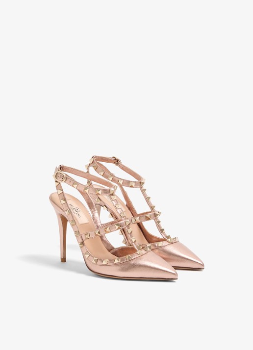 Valentino Garavani Rockstud sandalette van schapenleer met metallic finish en studs - voorkant 5 oudroze