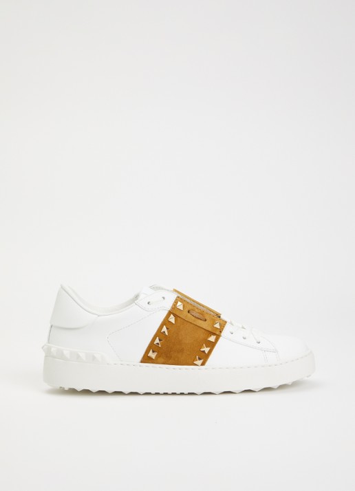 Valentino Garavani Rockstud sneaker van kalfsleer met suède details
