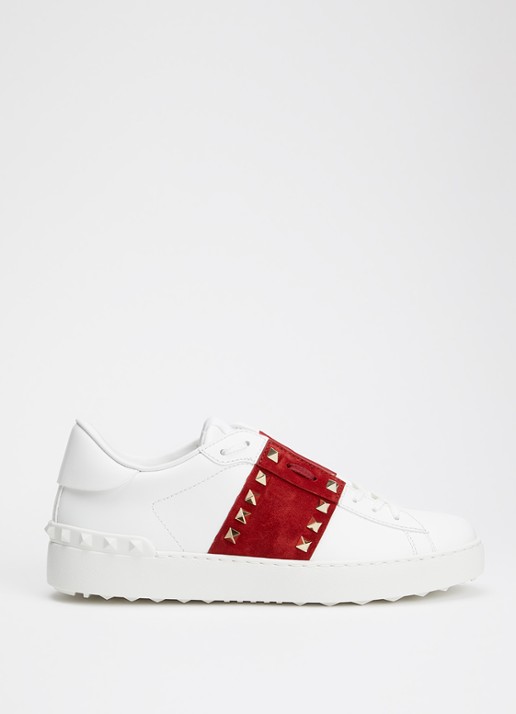 Valentino Garavani Rockstud sneaker van kalfsleer met suède details