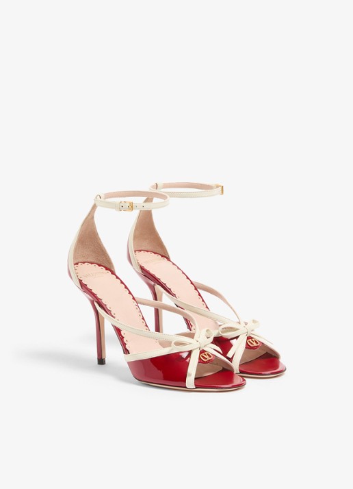 Valentino Garavani Sandalette van geitenleer met lakleren details - voorkant 6 rood