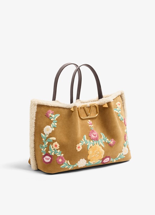 Valentino Garavani Shopper van kalfssuède met bloemborduring - voorkant 5 camel