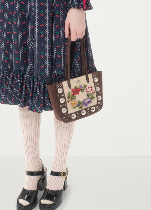 Valentino Garavani Shopper van suède met kralendecoratie - detail 4 donkerbruin