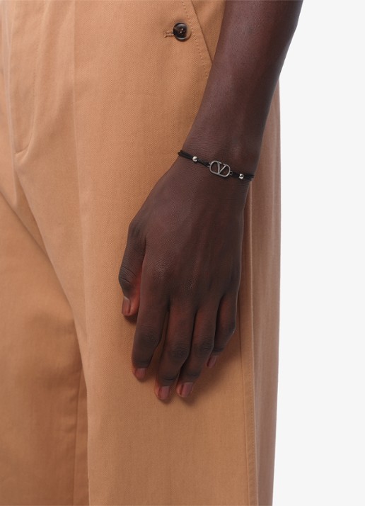Valentino Garavani Signature armband met logo - voorkant 2 zwart