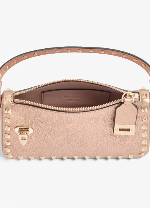 Valentino Garavani Small handtas van kalfsleer met metallic finish en studs - detail 5 roze