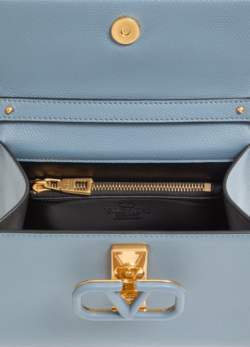 Valentino Garavani Small handtas van kalfsleer - detail 5 blauwgrijs