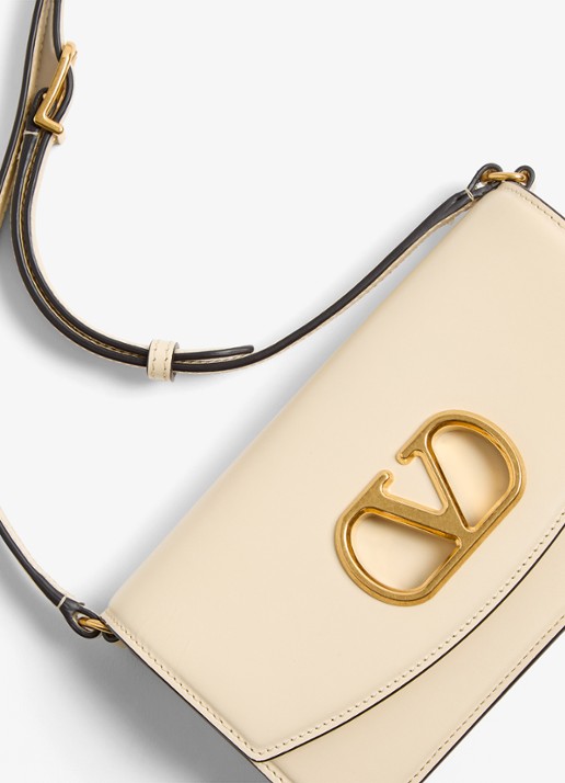 Valentino Garavani Vain Small clutch van kalfsleer met afneembare schouderriem - detail 7 creme