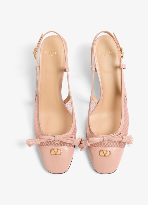 Valentino Garavani Valet Du Roi slingback van geitenleer met mesh details - detail 4 oudroze