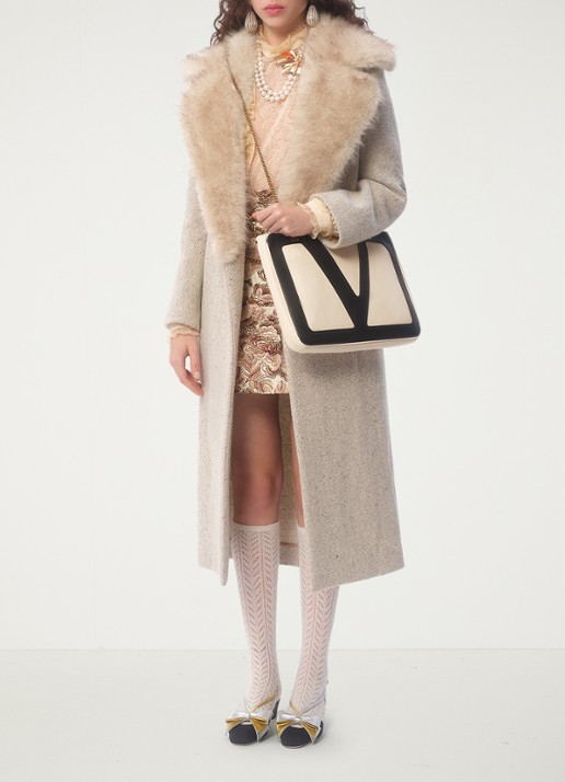 Valentino Garavani Viva Superstar Medium schoudertas van lamsleer - detail 7 gebroken wit