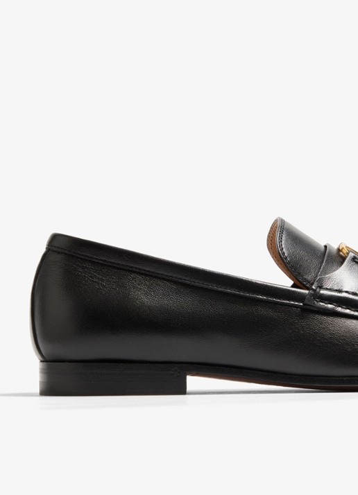 Valentino Garavani VLogo Signature loafer van lamsleer - detail 5 zwart