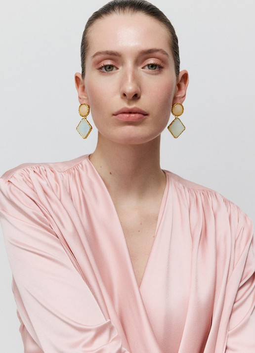 Vanessa Baroni Vintage Geometric oorstekers met hanger - voorkant 3 latte marble - cloud marble
