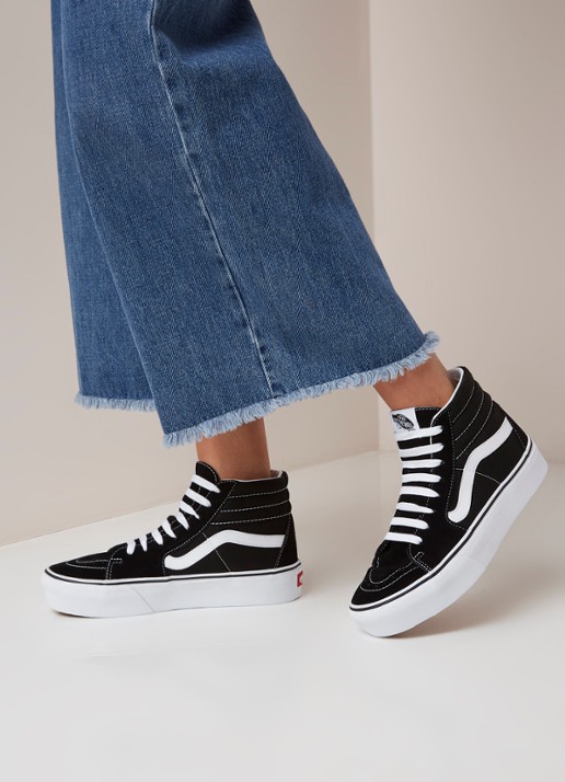 VANS Sk8-Hi Platform sneaker met suède details  - voorkant zwart