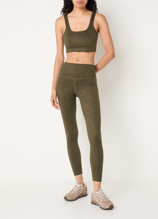Varley FreeSoft Cori sport bh met light support - voorkant 4 mosgroen