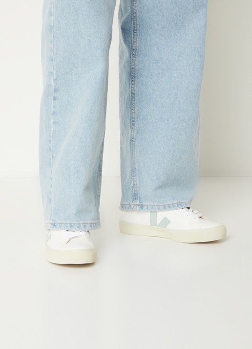Veja Campo sneaker van leer met suède details - voorkant mint