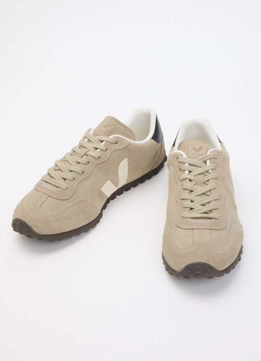 Veja GT sneaker van suède - detail 2 donkerbeige