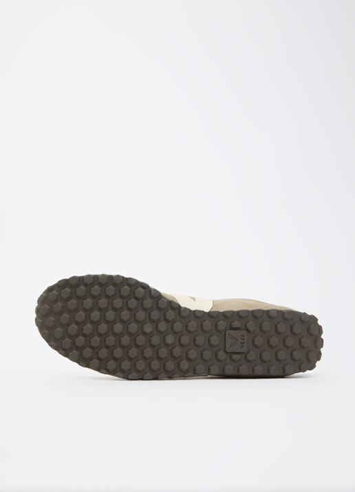 Veja GT sneaker van suède - detail 4 donkerbeige