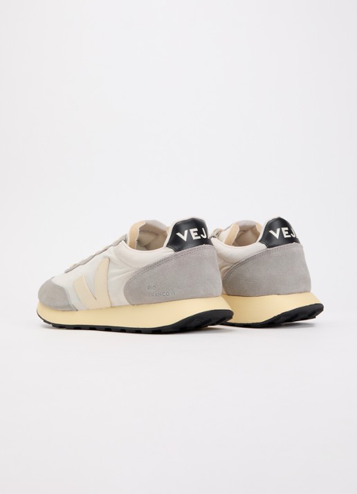 Veja Rio Branco II sneaker van mesh met suède details - achterkant 4 lichtgrijs
