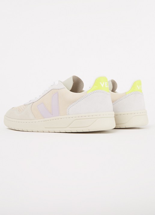 Veja V-10 sneaker met suède details - detail 3 creme