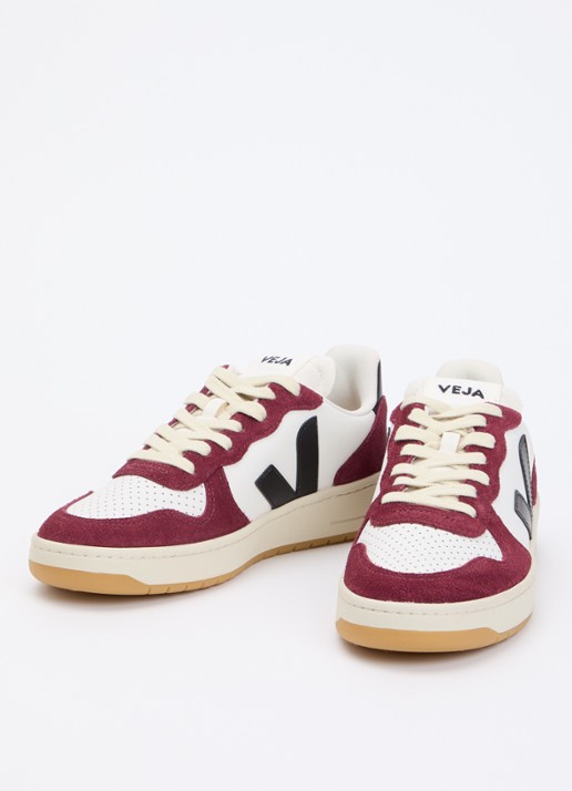 Veja V-10 sneaker van leer met suède details - detail 2 bordeauxrood