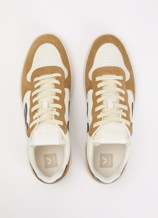 Veja V-10 sneaker van leer met suède details - detail 2 donkerbeige