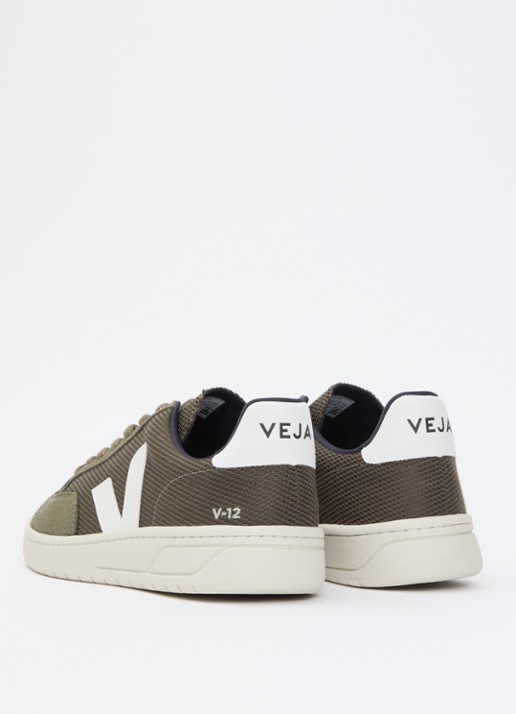 Veja V-12 sneaker met suède details - achterkant legergroen