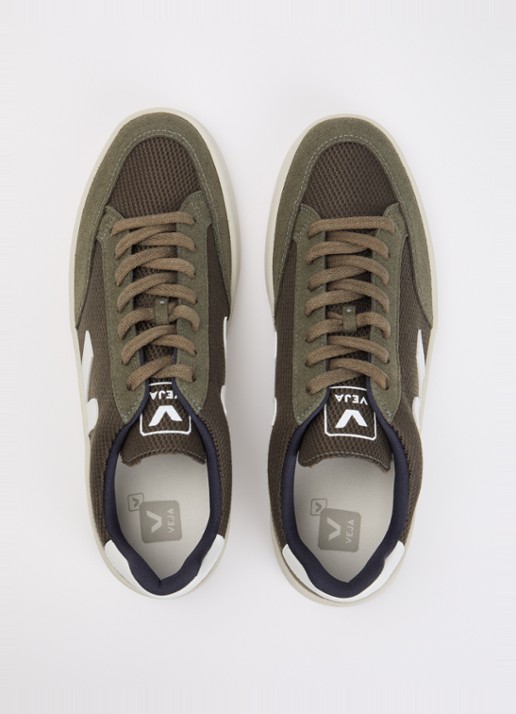 Veja V-12 sneaker met suède details - detail 3 legergroen