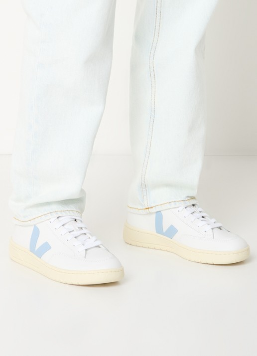 Veja V-12 sneaker van leer met suède details - voorkant 2 ivoor