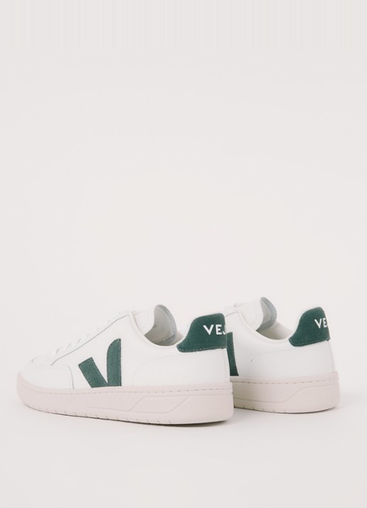 Veja V-12 sneaker van leer met suède details - detail 2 groen