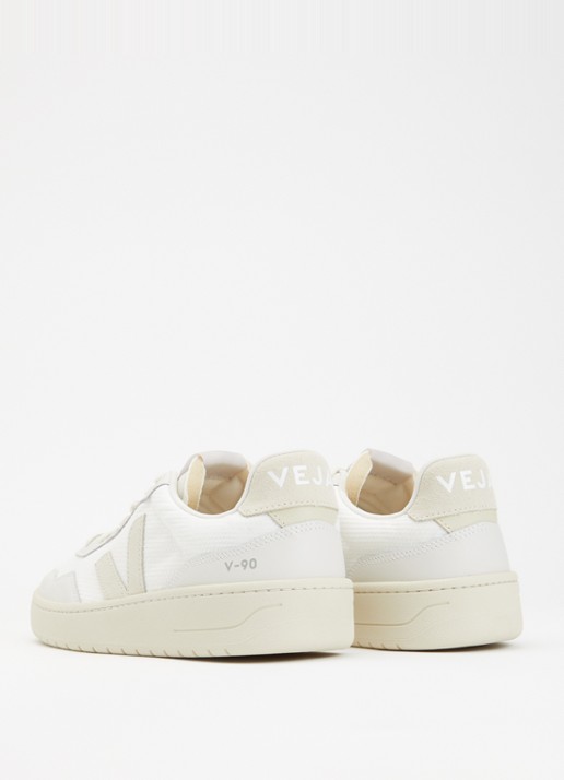 Veja V-90 sneaker met leren details - achterkant wit