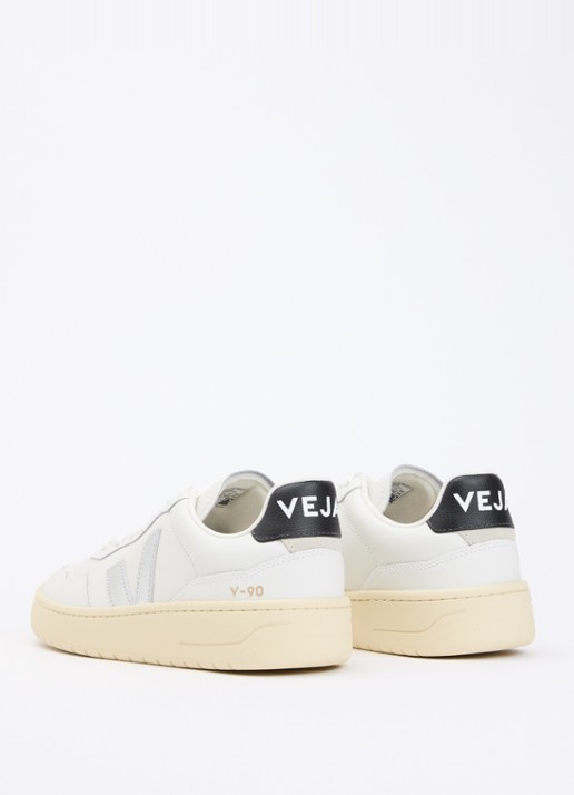 Veja V-90 sneaker van leer met logo - achterkant wit