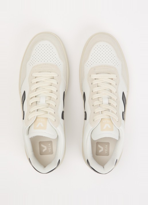 Veja V-90 sneaker van leer met suède details - detail 2 wit