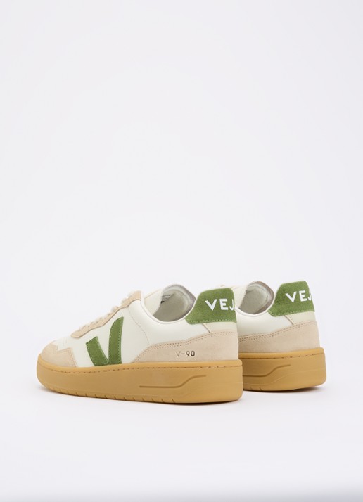 Veja V-90 sneaker van leer met suède details - achterkant gebroken wit