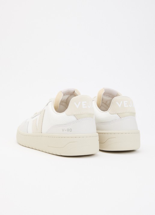Veja V-90 sneaker van mesh met details van leer en suède - achterkant 5 gebroken wit