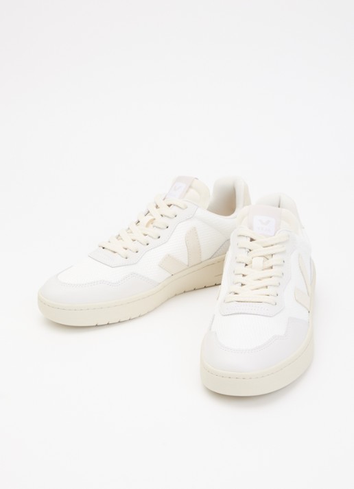 Veja V-90 sneaker van mesh met details van leer en suède - detail 2 gebroken wit
