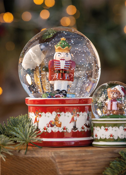 Villeroy & Boch Christmas Toys sneeuwbol 17 cm - achterkant 3 steenrood