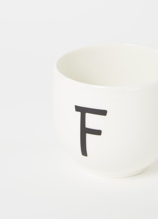 Villeroy & Boch Like Letters F mok 38 cl - detail 3 gebroken wit